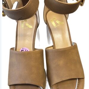 Report Women's Tan Sandals